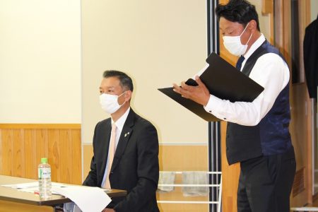 大橋新会長（左）と吉田前会長