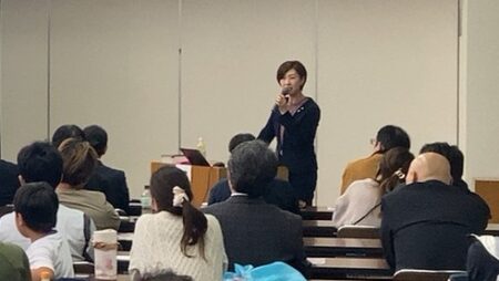 教育環境委員会講演会『関わり方ひとつで、子どもは変わる！』を開催（11月7日）